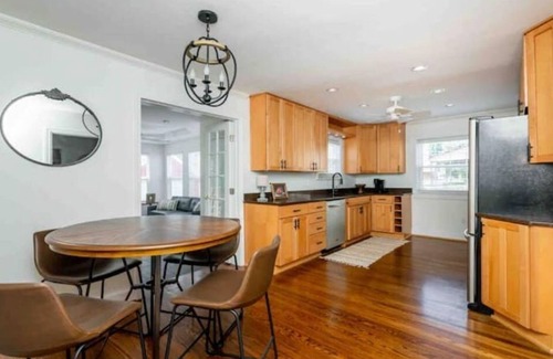 Hawthorne House | Cozy, great LOCATION, smoke FREE!