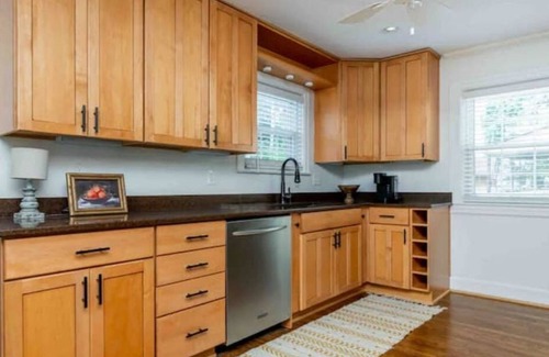 Hawthorne House | Cozy, great LOCATION, smoke FREE!