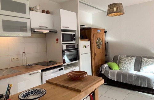 Bouzigues Apartment | Cozy Ground Floor Apartment with Garden and Terrace in Bouzigues - 2 Keys