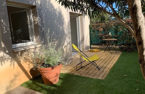 Bouzigues Apartment | Cozy Ground Floor Apartment with Garden and Terrace in Bouzigues - 2 Keys