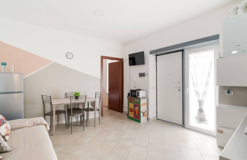 Bruzzano Apartment | Cozy Ground-Floor Apartment in Affori