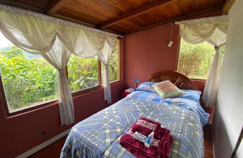 Mindo Cabin | Cozy Guadalupe Cabin