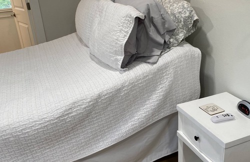 Camp Swift House | Cozy Guest House - Bastrop, TXnRelax in the pines!