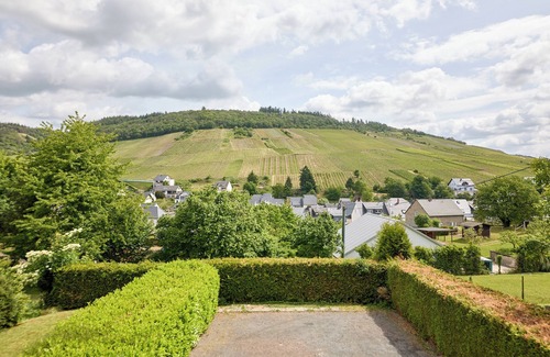 Lieser Apartment | Cozy guest house Binz-Meyer Fewo Paulsberg in Lieser with garden view