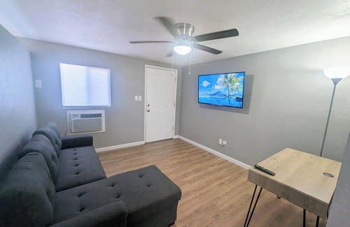 Colonia Del Valle House | Cozy Guest House Close To Air Base