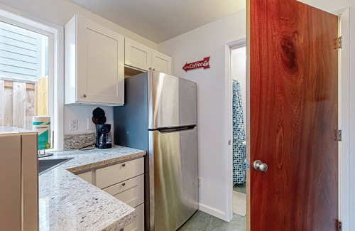 Johns Landing House | Cozy Guest Suite Attached to the Back of a Residence in the heart of Portland