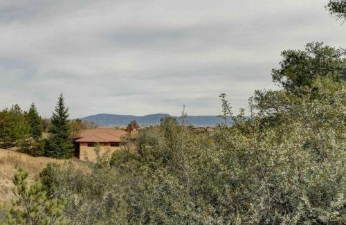 Diamond Valley House | Cozy Guesthouse with view from large deck