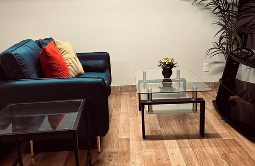 East Kildonan House | Cozy Haven 1-bedroom suite close to centre of Winnipeg