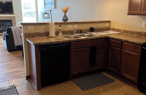 Ankeny Apartment | Cozy Haven in Ankeny: Stylish, Delightful, Comfy!