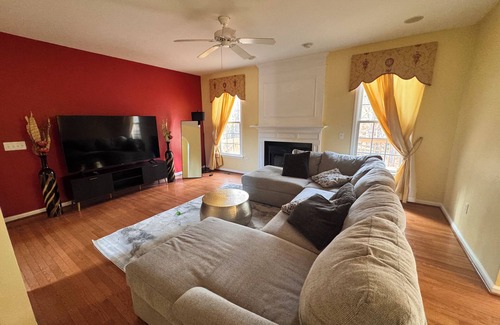 Holly Glen House | Cozy Haven in pleasant Holly Springs with jacuzzi, fireplace & outdoor firepit