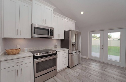 Lakeland House | Cozy Haven Retreat in Prime Location