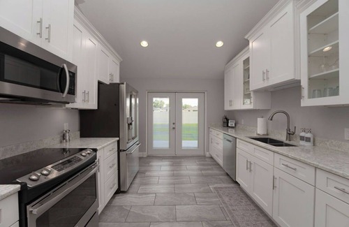 Lakeland House | Cozy Haven Retreat in Prime Location