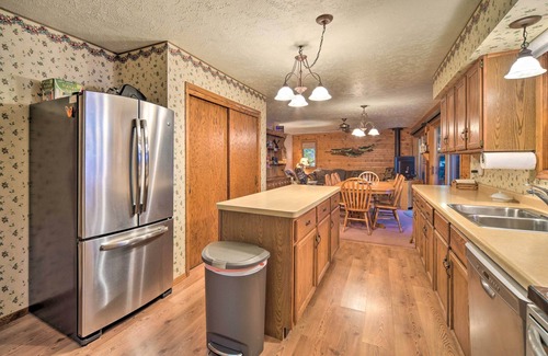 Chief Lake Cottage | Cozy Hayward Cottage w/Dock & Lakefront View