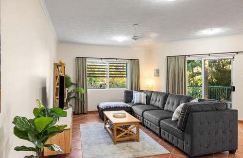 Cullen Bay Apartment | Cozy Heaven in Leafy Larrakeyah