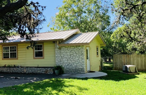 Hunt House | Cozy hill country retreat steps away from Guadalupe River
