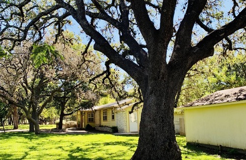 Hunt House | Cozy hill country retreat steps away from Guadalupe River
