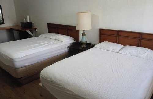 O Brien Hotel | Cozy Hill Top 18 in welcoming Mayo with Wi-Fi, AC, fitness room
