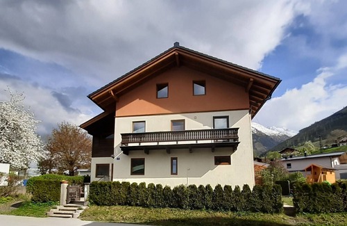 Niedernsill Apartment | Cozy Holiday Apartment with Mountain View – Your Alpine Retreat!