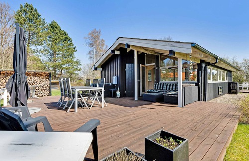 Tranekaer House | Cozy holiday home 450 m from the water