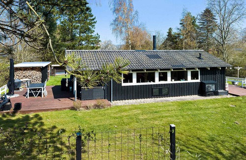 Tranekaer House | Cozy holiday home 450 m from the water