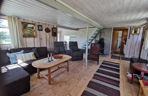 Lervik House | Cozy holiday home near the sea