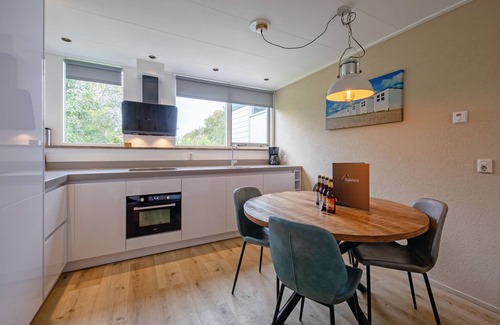 Den Burg House | Cozy holiday home with hot tub on Texel