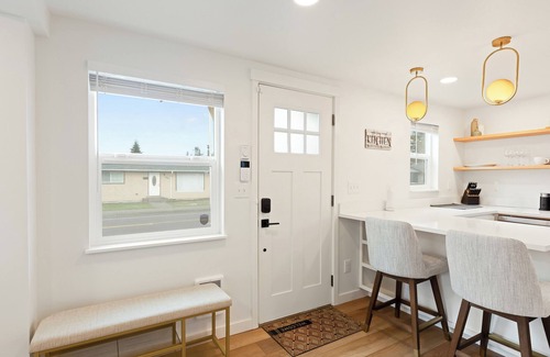 South Tacoma House | Cozy Home 2br+1ba with Portable AC- Pet Friendly, 3.3miles to Tacoma Dome