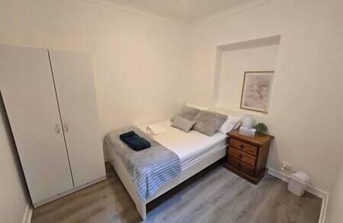 Chermside House | Cozy Home 3Bedroom AC walk to Westfield pool RSL