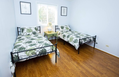 Vernon Hills House | Cozy home, 4 bdrm, 2.5 bath, fenced backyard, pet friendly, desirable location