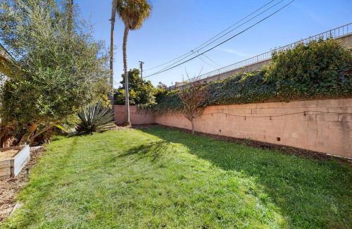 Torrance House | Cozy Home Close to the Beaches and Disney