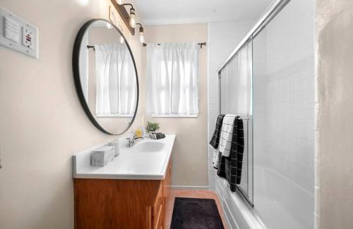Torrance House | Cozy Home Close to the Beaches and Disney