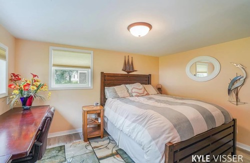 Shelbyville House | Cozy home directly across the street from Gun Lake