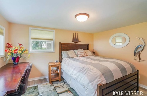 Shelbyville House | Cozy home directly across the street from Gun Lake