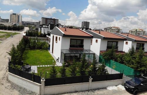 Etimesgut Villa | Cozy home - Garden, Fireplace & Cinema Experience