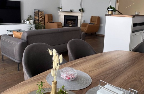 Etimesgut Villa | Cozy home - Garden, Fireplace & Cinema Experience
