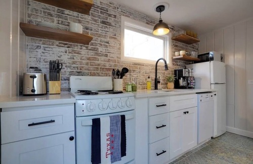 Arlington Heights Apartment | Cozy Home in Arlington Heights Close to TCU and Dickeys Arena