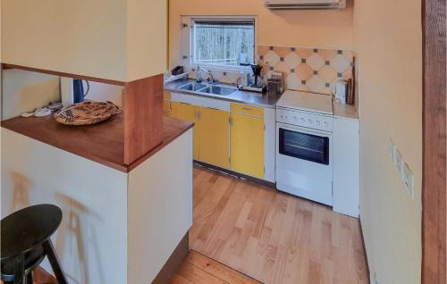 Bjorkoby House | Cozy Home In Björköby With Kitchen