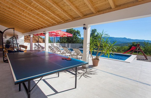 Trilj House | Cozy home in Caporice with WiFi