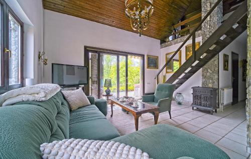 Duga Resa House | Cozy Home In Donji Zvecaj With Kitchen