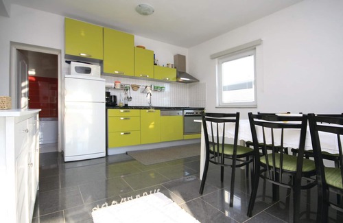 Drinovci House | Cozy home in Drinovci with kitchen