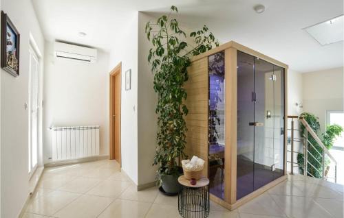 Dugopolje House | Cozy Home In Dugopolje With Jacuzzi
