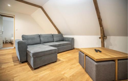 Eperlecques House | Cozy Home In Eperlecques With Wifi