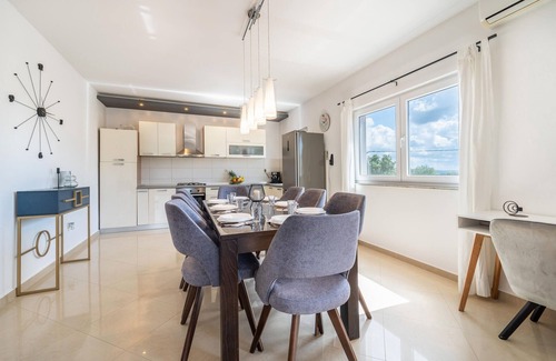 Sveti Filip i Jakov House | Cozy home in Glavica with kitchen