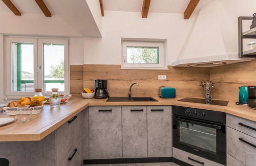Sveti Filip i Jakov House | Cozy home in Gornje Rastane with WiFi