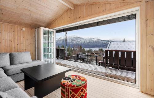 Tingvoll House | Cozy Home In Meisingset With Kitchen