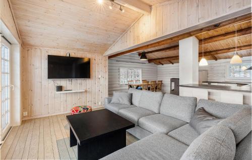 Tingvoll House | Cozy Home In Meisingset With Kitchen