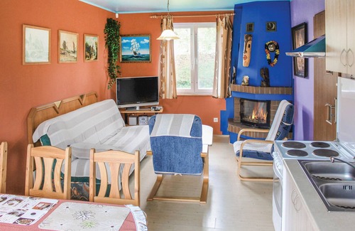 Nowe Warpno House | Cozy home in Nowe Warpno with WiFi