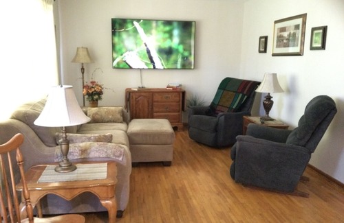 Karlstad House | Cozy Home in on Main Street