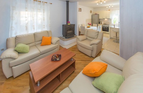 Zupa dubrovacka House | Cozy home in Plat with WiFi