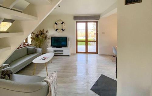 gmina Bedzino House | Cozy Home In Podamirowo With Lake View